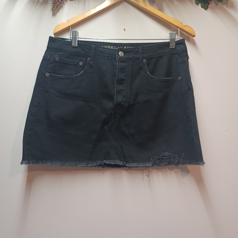 NWT. American Eagle Outfitters Womens Black Mini Denim Skirt Size-12